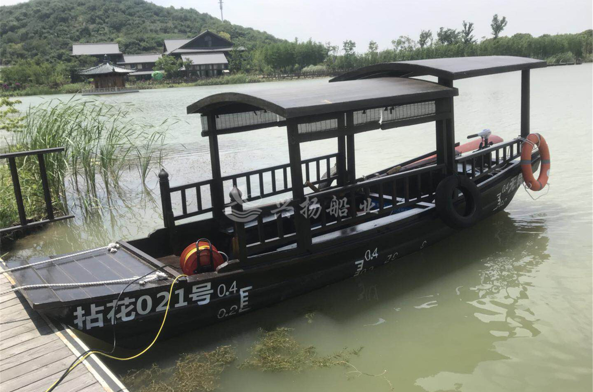 江蘇無錫拈花小鎮(zhèn)電動觀光船